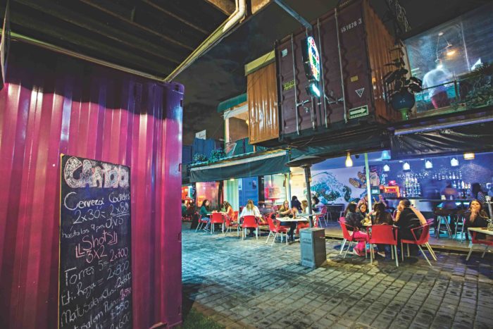 Disfruta la noche en Container City