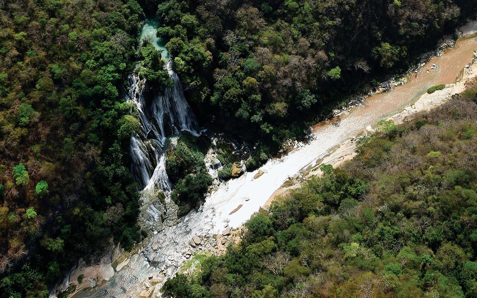 Explora la Cascada El Aguacero - Escapadas por México Desconocido
