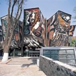 Escucha al muralista mexicano en el Polyforum Siqueiros
