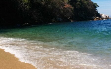 Playa Colomitos, el secreto de Jalisco con aguas esmeralda