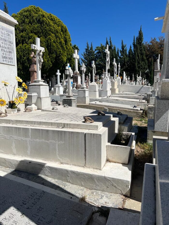 Cementerios de Los Ángeles y La Cruz