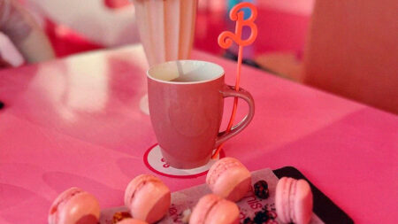 Desayuna en la cafetería de Barbie