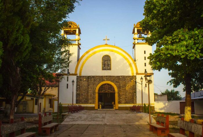 Qué visitar en Palenque: Iglesia de Santo Domingo, templo histórico junto a la Plaza Principal.